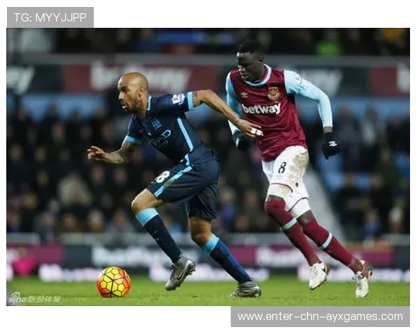 西汉姆鲍文中路持球转向极快,让队友配合轻松许多